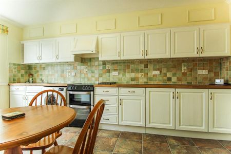 2 bedroom flat to rent - Photo 5