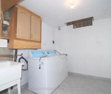 158 TOBA CRESCENT - Photo 6