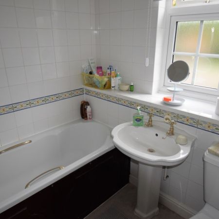 3 bedroom Detached - LONGCROFT LANE, WELWYN GARDEN CITY - Photo 4