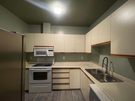 For Lease - 600 Bloor Street Unit# 3, Toronto, Ontario - Photo 4