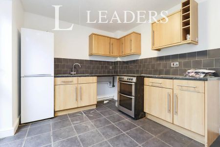 2 bedroom semi-detached house to rent - Photo 4