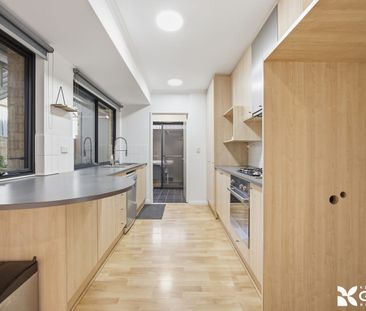 RELAXED LIVING IN THE HEART OF MARINERS COVE - Photo 6