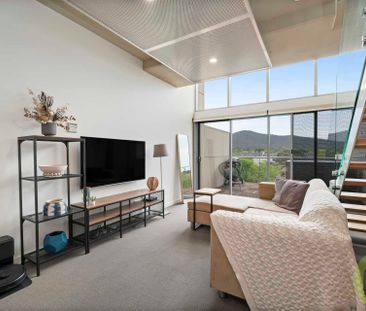 Stunning Loft-Style Apartment with study in the Heart of Braddon - Photo 5