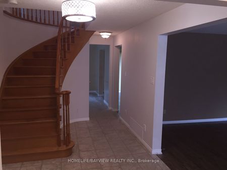 Detached Home For Lease | N8050196 - Photo 2