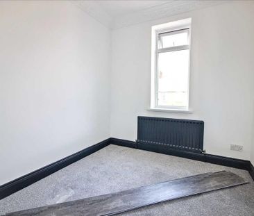 3 bedroom flat to rent - Photo 4