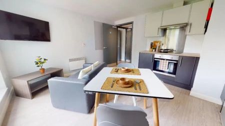 2 Bed Apartment - Photo 2