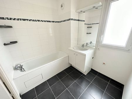 Location Appartement 4 pièces 84m² - Photo 3