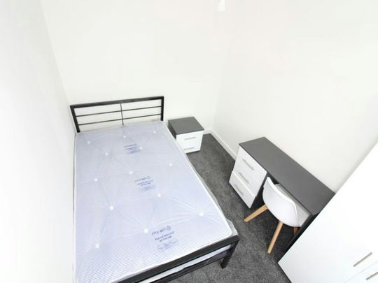 Norfolk Park Road, Sheffield, S2 - Photo 1