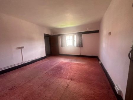 Available 4 Bed Cottage - Photo 4