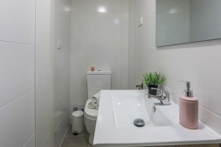 Bright and cozy room in calle del Ferrocarril - Photo 2