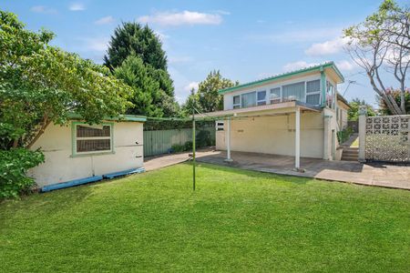 3 BEDROOM HOME - SHORT STROLL TO PANANIA SHOPS & STATION - Photo 4