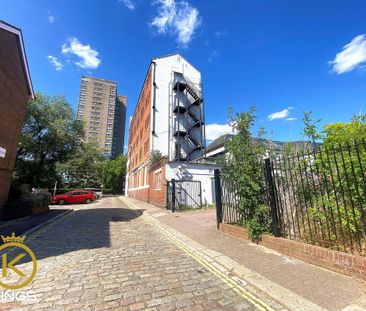 3 bedroom flat to rent - Photo 3