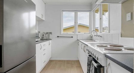 3 Bedroom, 1 Bathroom home - Photo 5