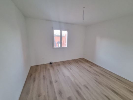 Stylish attic apartment in new construction - Photo 1