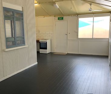 CLOSE TO THE CITY - Photo 6