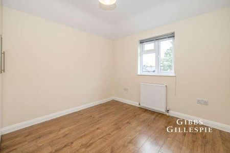 Hilliard Road, Northwood, HA6 - Photo 2
