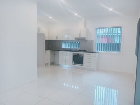 Near New 2 Bedroom Granny Flat with Water Usage Included!!! - Photo 4