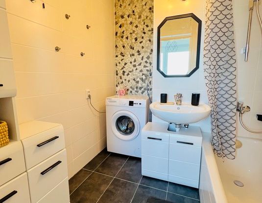 Hochwertig sanierte & möblierte 2-Zimmer-Wohnung mit atemberaubender Aussicht - Foto 1