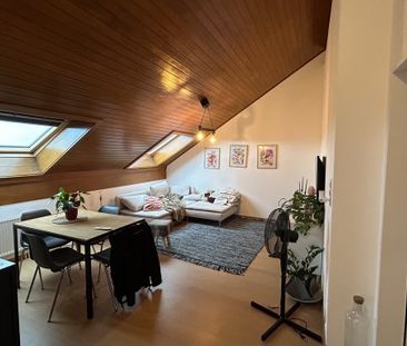 Charmant appartement de 2 pièces avec cachet sous les combles - Photo 3