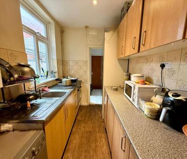 3 bedroom terraced house to rent - Photo 6