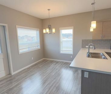 3 Bedroom Townhouse Available in Lacombe! - Photo 4