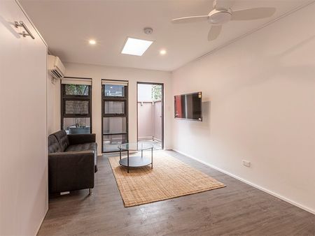 Studio Apartment in Heart of Darlington**ENTER VIA LANDER STREET - Photo 4