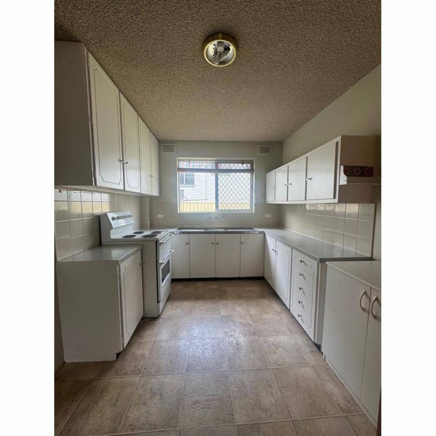 TWO BEDROOM GROUND FLOOR UNIT - Photo 1