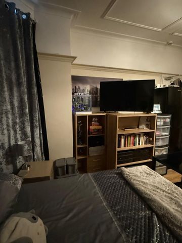 Studio Flat, Berkshire Gardens, N13 - Photo 2