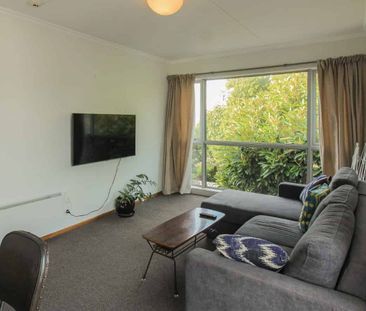2-bed in Mount Victoria - Photo 2