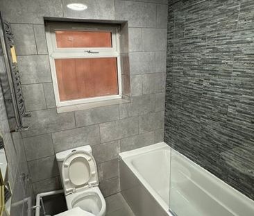 Room in a Shared House, St Hildas Way, LS9 - Photo 2