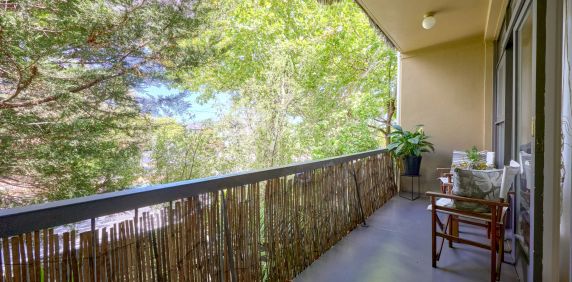Treetop Tranquillity in Serene St Kilda East - Photo 2