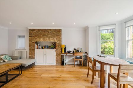 3 bedroom flat to rent - Photo 3