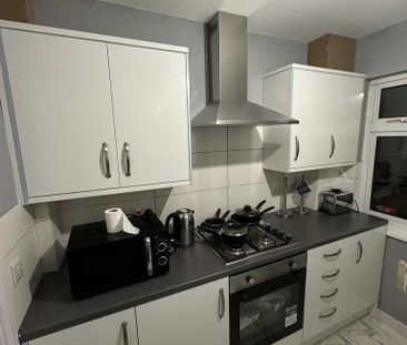 1 bedroom in a house share to rent - Photo 5