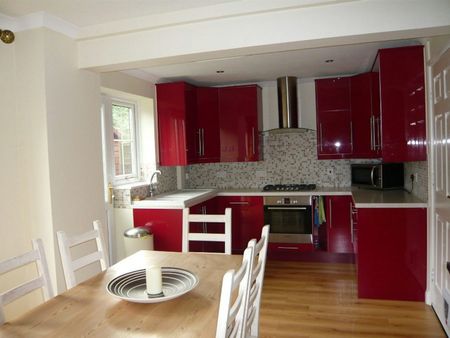 Detached house to rent on - Photo 4