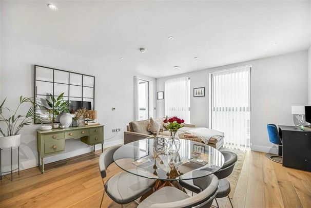 St. Josephs Street, Nine Elms, SW8 - Photo 1