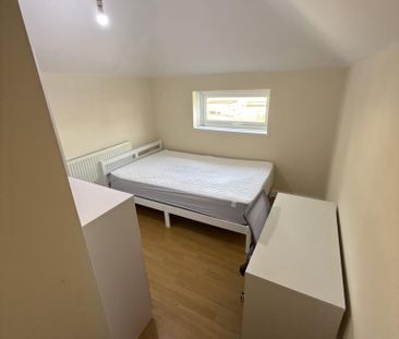 8 bedroom terraced house to rent - Photo 3
