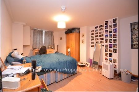 7 Bedroom Student Houses Leeds - Photo 3