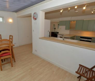 Terraced House to rent on - Photo 5