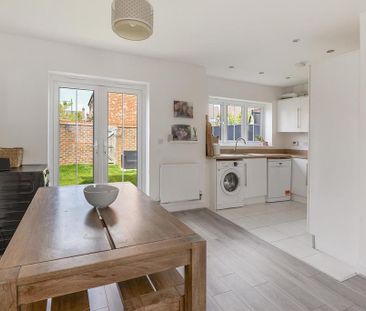 3 bedroom semi-detached house to rent - Photo 3