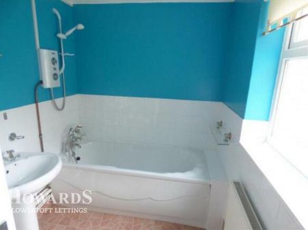 3 bedroom terraced house to rent - Photo 5