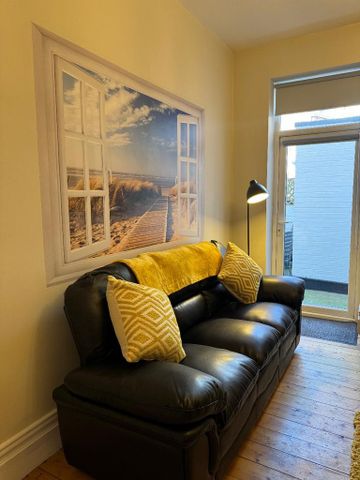 2 bedroom apartment to rent - Photo 4