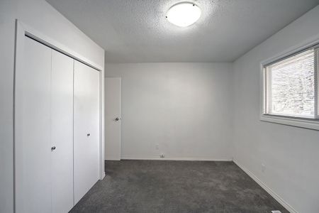 Beautiful 5-Bedroom Bungalow for Rent – 6607 Malvern Road NE Available Jan 1, 2026 - Photo 2