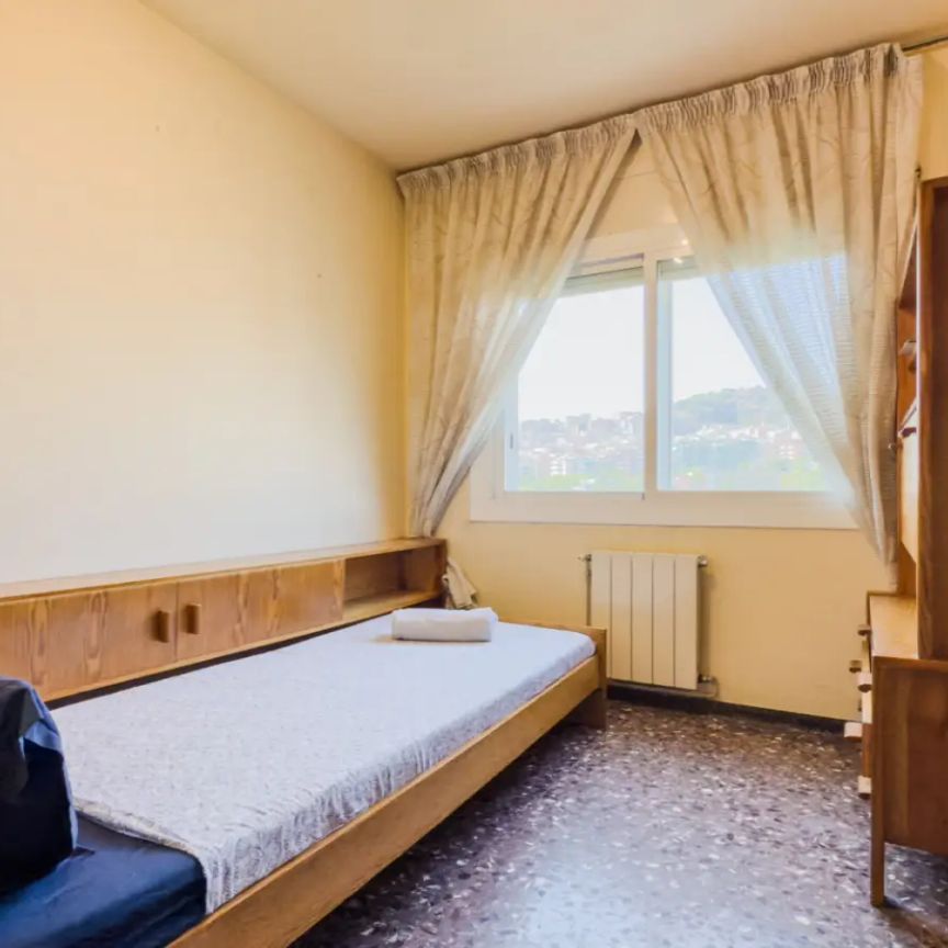 4-bedroom apartment for rent in el Baix Guinardo - Foto 1