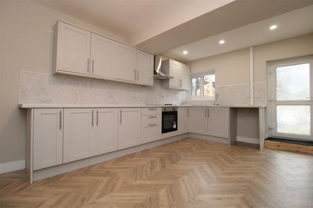 House - Terraced For Rent Tynybedw Street, Treorchy - Photo 2