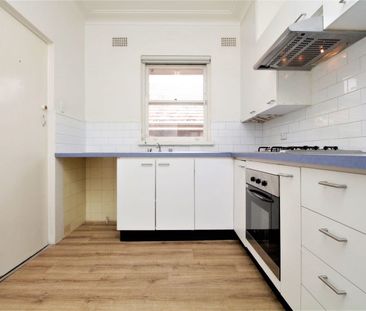 Charming Two Bedroom Apartment Bursting With Character - Photo 4