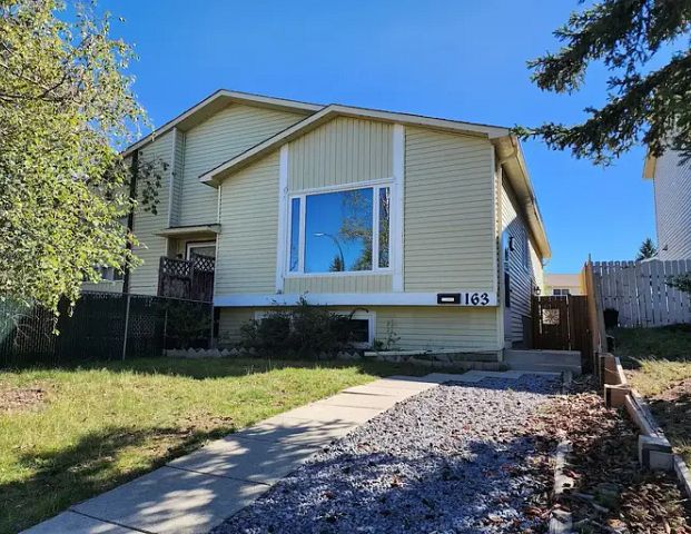 Bright and Cozy Duplex | 163 Sandarac Way Northwest, Calgary - Photo 1