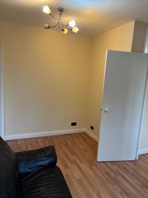 2 Bed Flat, Kings Drive, HA9 - Photo 1