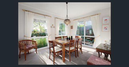 Charming Three-Bedroom Townhouse in Leafy Camberwell - Photo 2