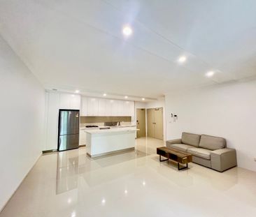 One-Bedroom Apartment with Car Space, Fresh Paint, and Fully Furnished - Photo 2