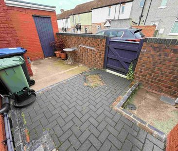 2 bedroom terraced house to rent - Photo 4